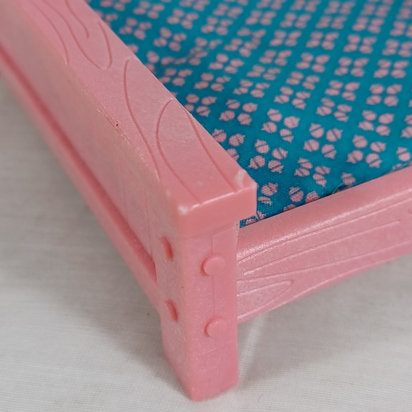 Battat Furniture pink heart tiny  toy plastic bed - Picture 11 of 16